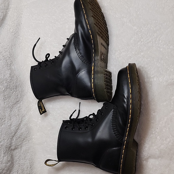 Dr. Martens 1460 Smooth Leather Lace Up Non Slip Chunky Boots 8 - Picture 13 of 16